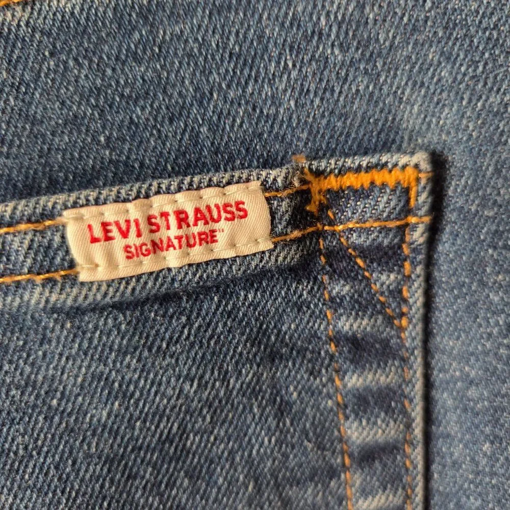EUC SIGNATURE LEVIS STRAUSS HERITAGE MID RISE BOYFRIEND CUFFED JEANS SIZE 14 WMN